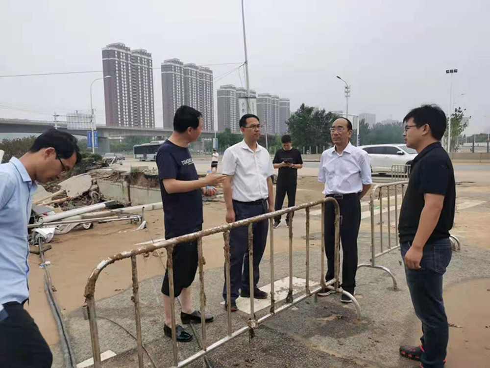 集團(tuán)公司黨委書記、董事長、總經(jīng)理秦廣遠(yuǎn)赴市政項(xiàng)目檢查指導(dǎo)災(zāi)后恢復(fù)重建工作